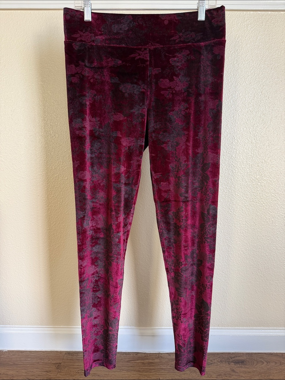 DG2 Diane Gilman Crushed Velvet Leggings (M) - Practical Magic